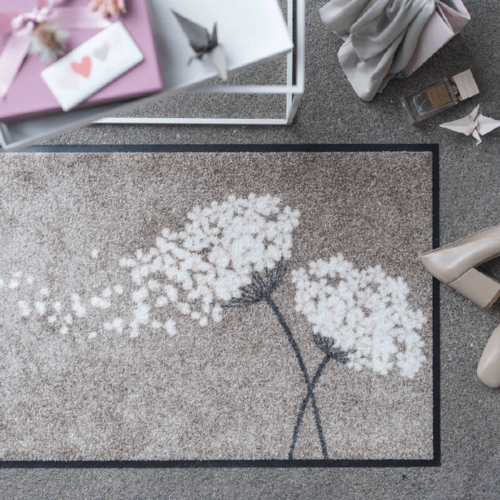 Alfombra taupe Salonloewe Wishfull Blossom 50 x 75 cm