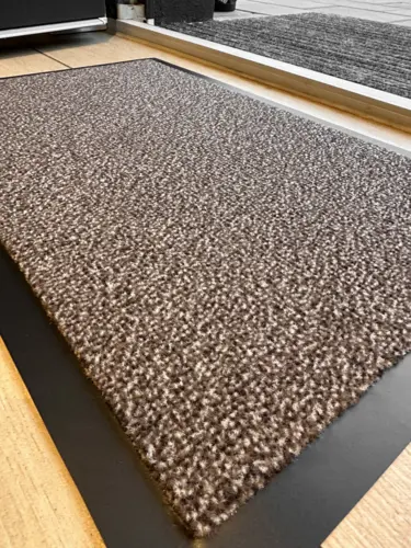 Basic doormat with standard dirt and moisture absorption for indoor & outdoor (covered) - Brown - 90 x 150 cm 3 Basic doormat with standard dirt and moisture absorption for indoor & outdoor (covered) - Brown - 90 x 150 cm - Image 4