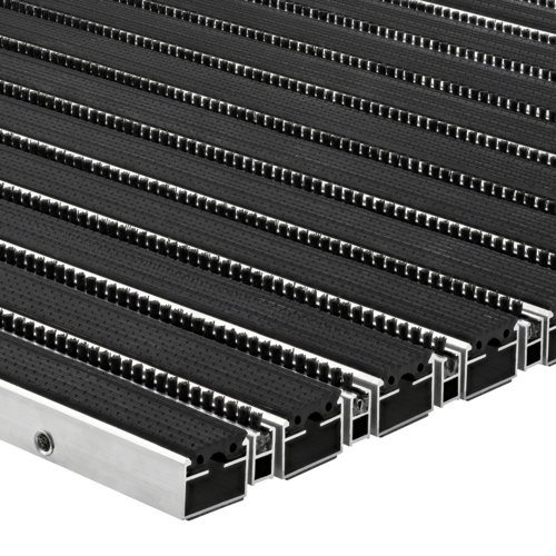 Eingelassene Gummimatte mit Bürstenleiste - Wasserabstreifend - Außenbereich - Schwarz - 17 mm