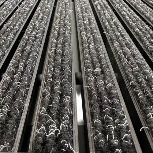 Eingelassene Fußmatte für Innen nach Maß - Schwarz eloxiert - Ripseinlage - Alu Anthrazit 17 mm 21 IM0062196
